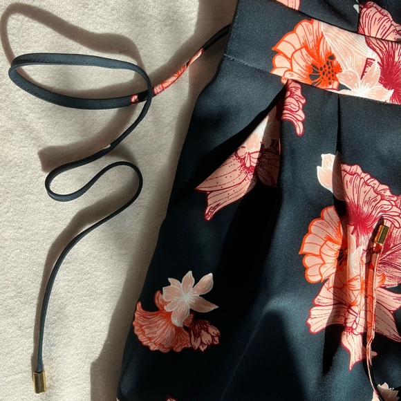 Navy and pink floral romper H&M NEW - Picture 3 of 9